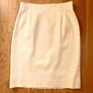 Jones New York cream linen skirt